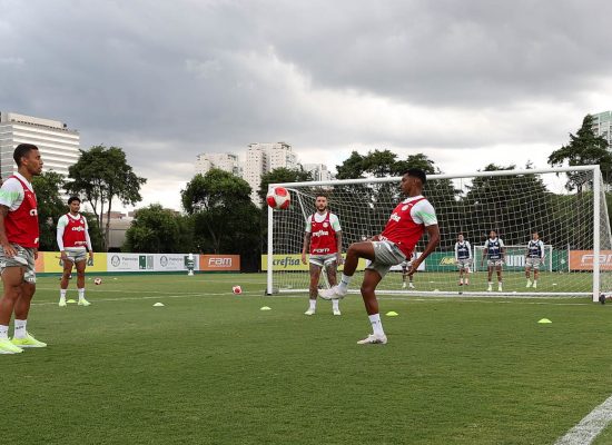 Após jogo-treino, Palmeiras aprimora parte física com corridas e partidas de futevôlei