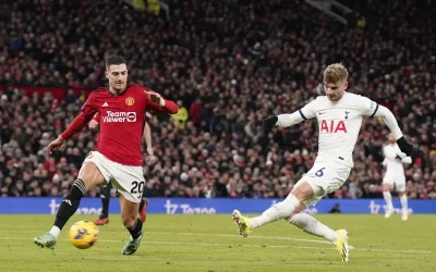 Rashford volta a marcar em Old Trafford após 14 jogos e ajuda os Red Devils a conquistar empate em casa